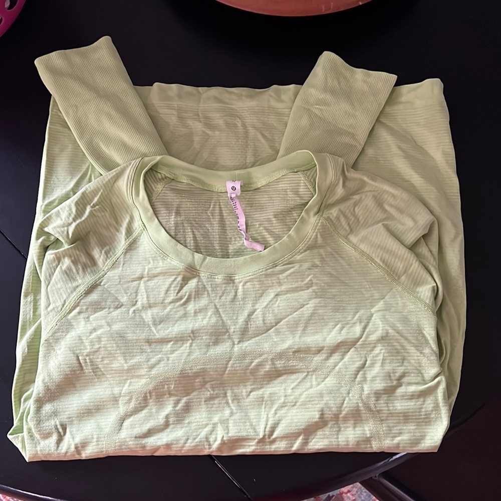 Lululemon top